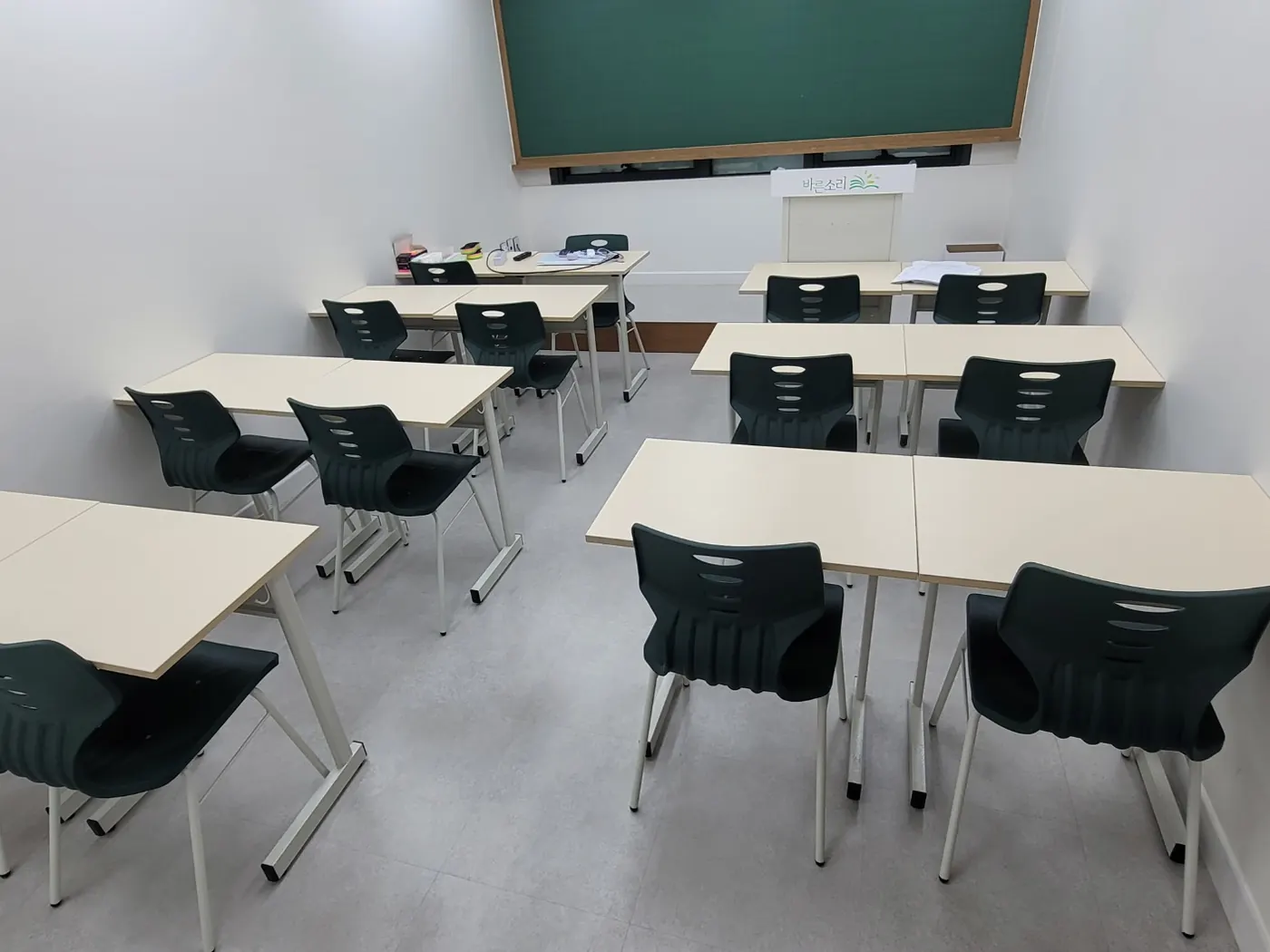 미추홀구 학원청소 시공 현장 — 강의실 정리
