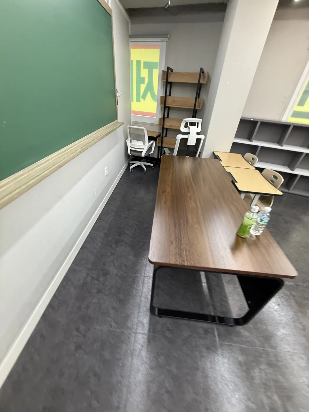 시천동 학원청소 시공 현장 — 강의실 마감
