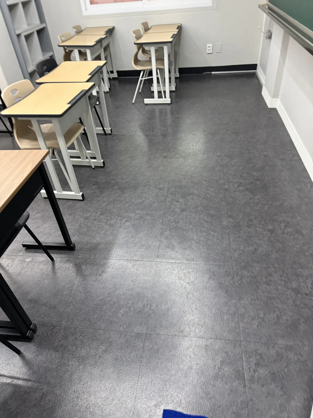 병방동 학원청소 시공 현장 — 열람석 정리