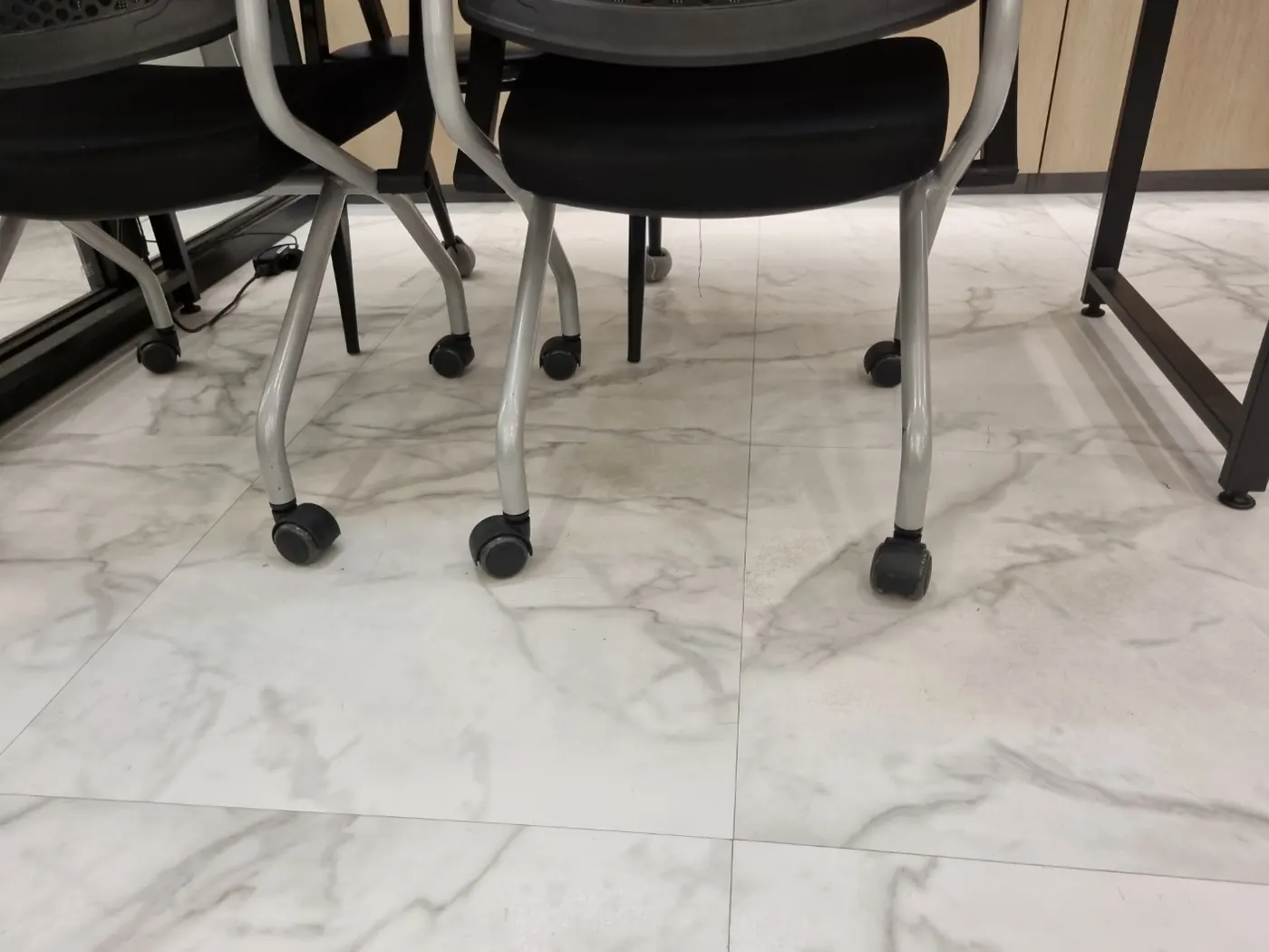 바닥 마감 상태 — 영흥면 학원청소 현장