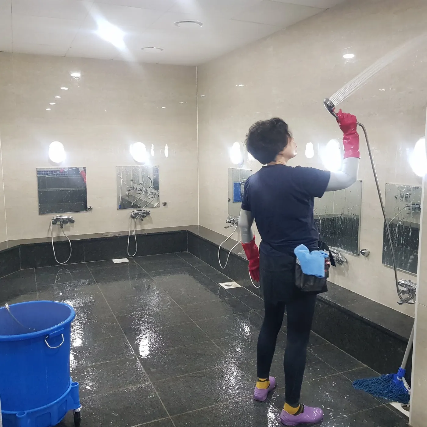 기계 세정 작업 — 옥련동 목욕탕청소 현장