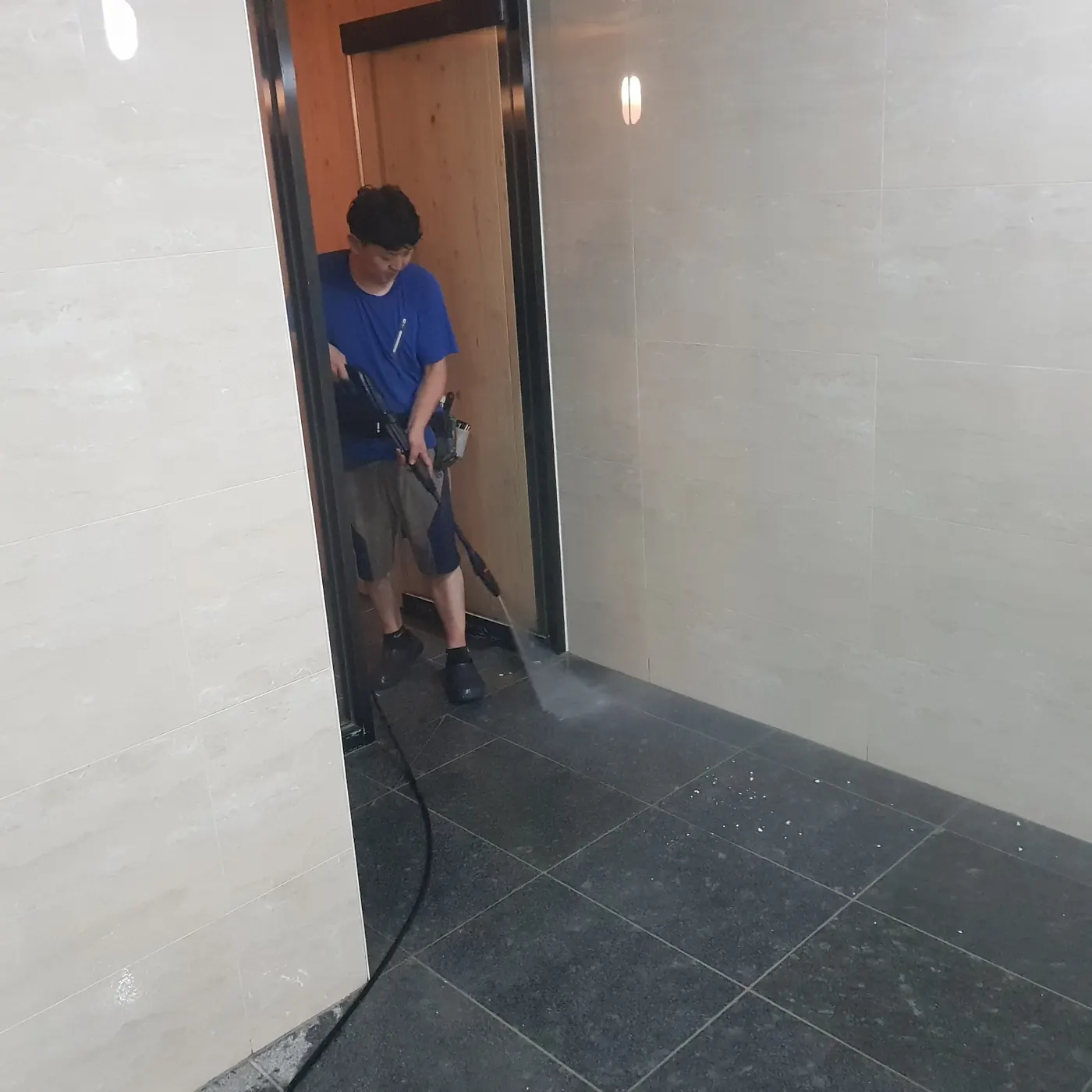 기계 세정 작업 — 불로동 목욕탕청소 현장