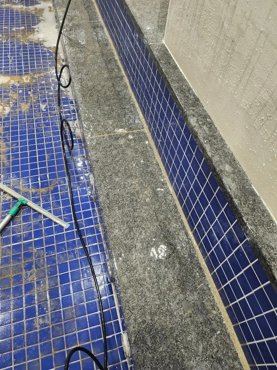 미추홀구 목욕탕청소 시공 현장 — 탕 내부 세정