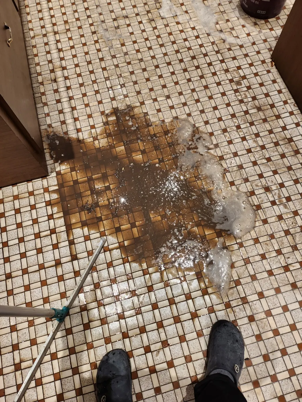바닥 얼룩 제거 — 강화군 카페청소 현장