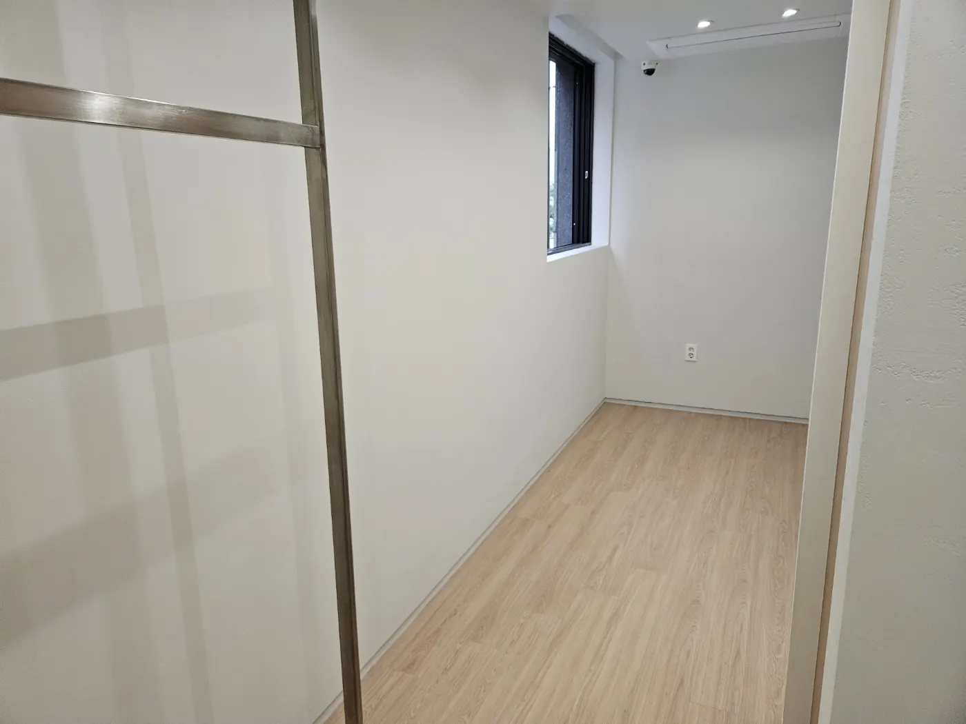 바닥 마감 상태 — 제물포구 카페청소 현장