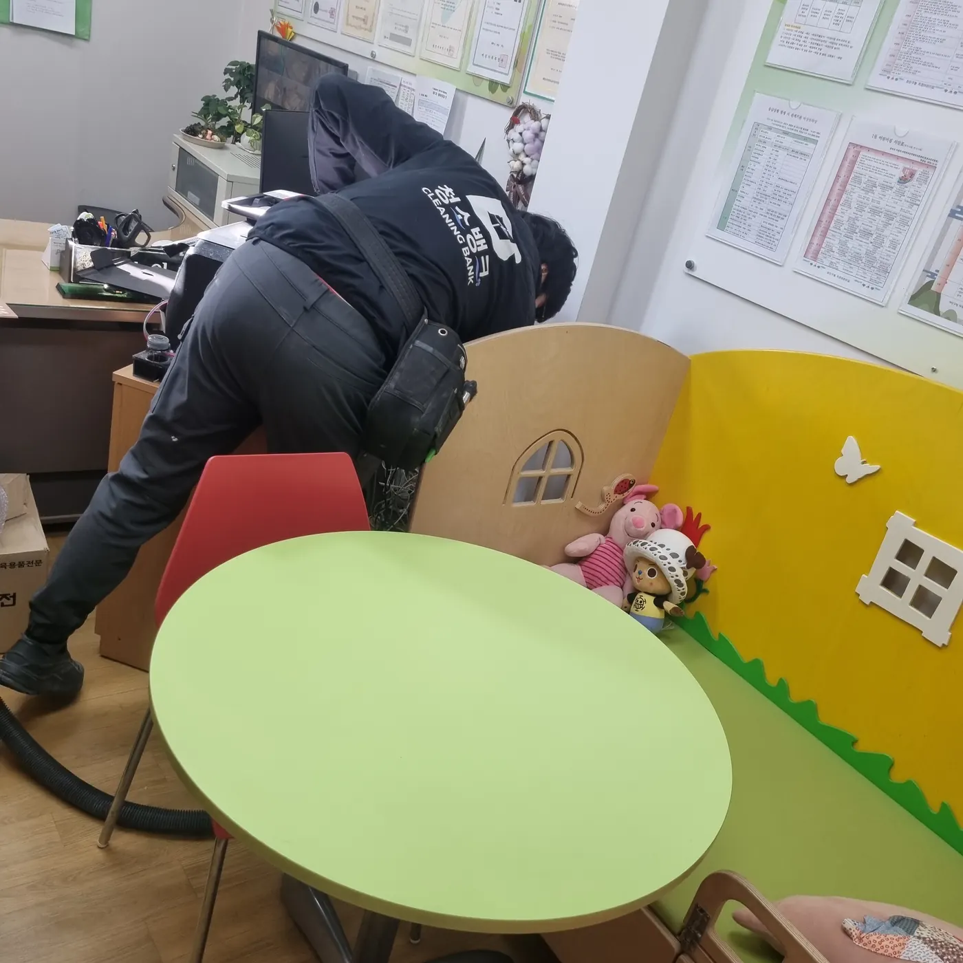 문학동 어린이집청소 시공 현장 — 교실 마감