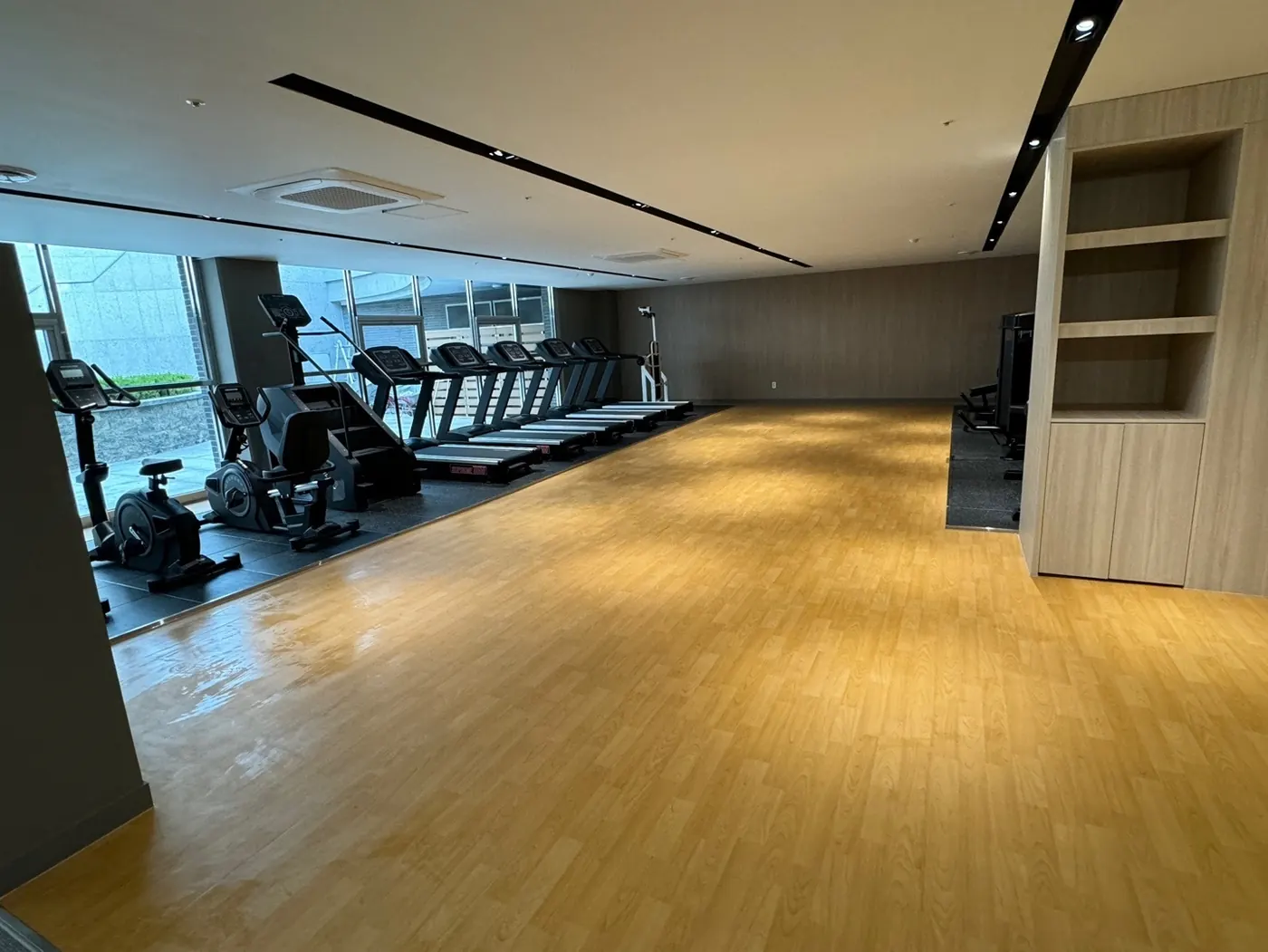 부평구 헬스장청소 시공 현장 — 운동기구 관리