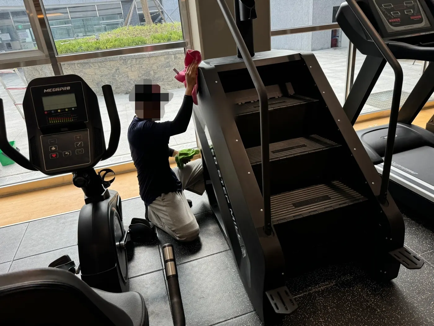 세정 진행 — 당하동 헬스장청소 현장