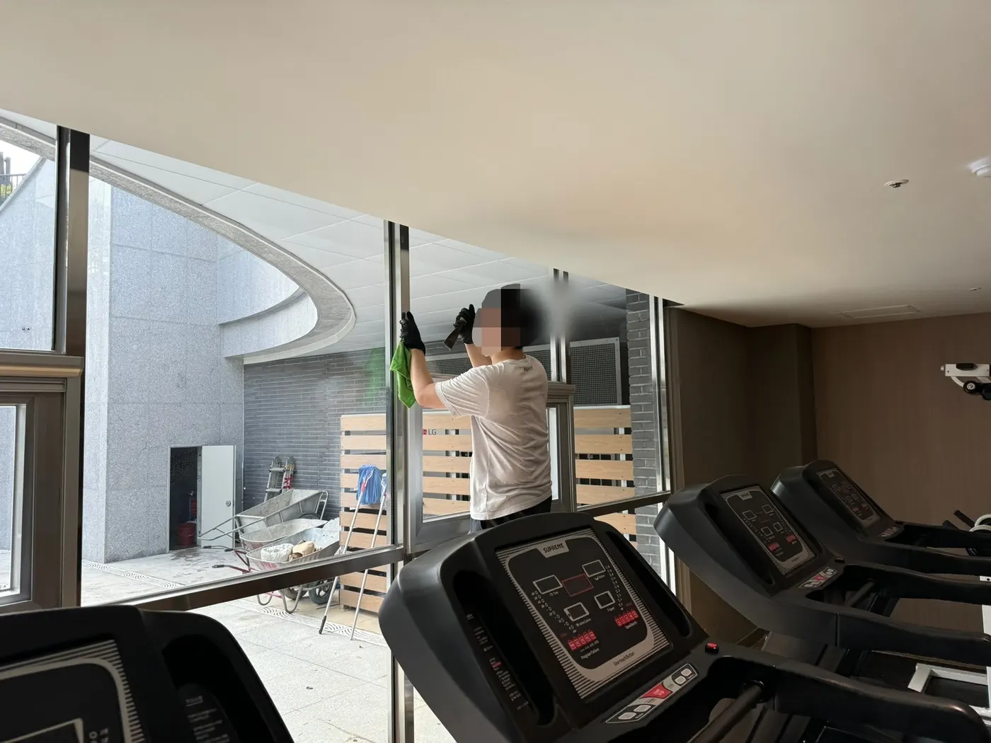 세정 진행 — 영종구 헬스장청소 현장