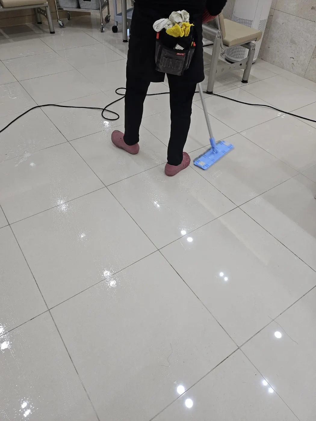 바닥 물걸레 마감 — 계양구 병원청소 현장