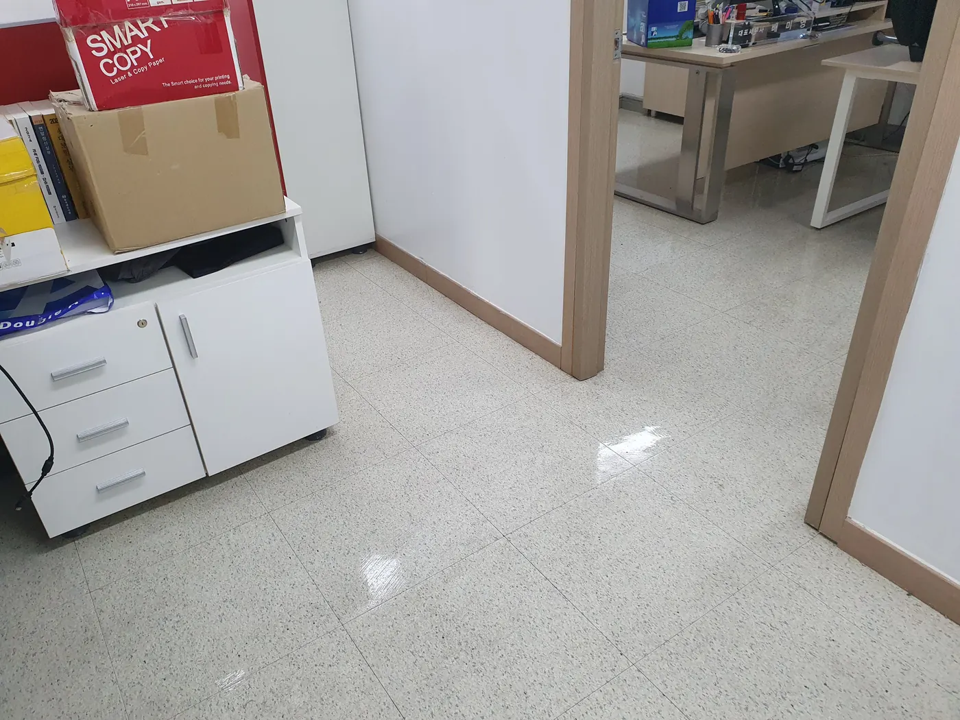 제물포구 사무실청소 시공 현장 — 바닥 광택 마감
