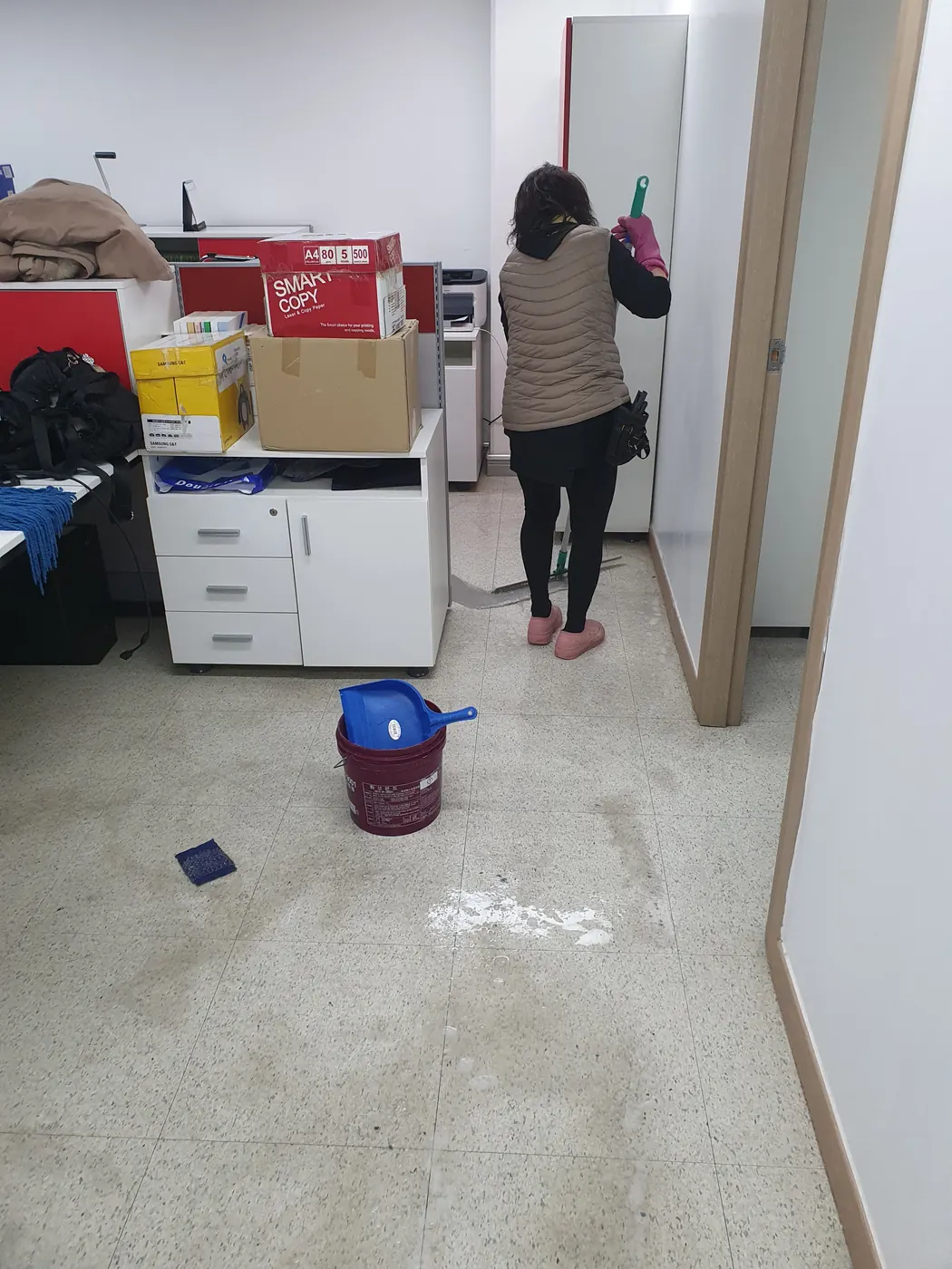 바닥 물걸레 마감 — 왕길동 사무실청소 현장
