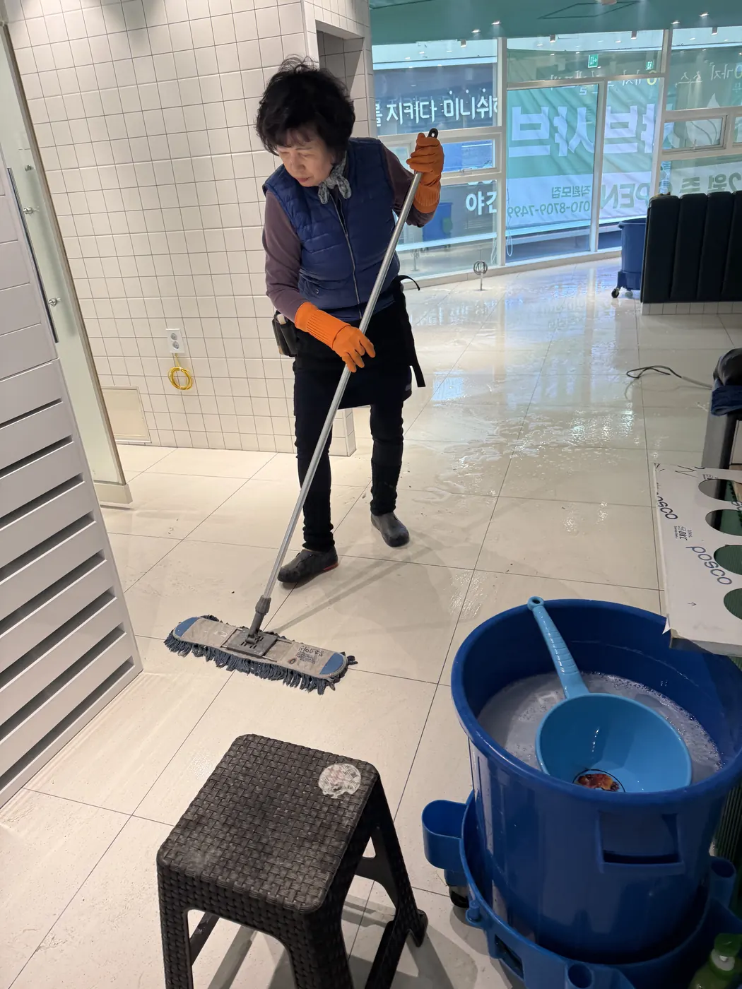 미추홀구 식당청소 시공 현장 — 바닥 마감 상태