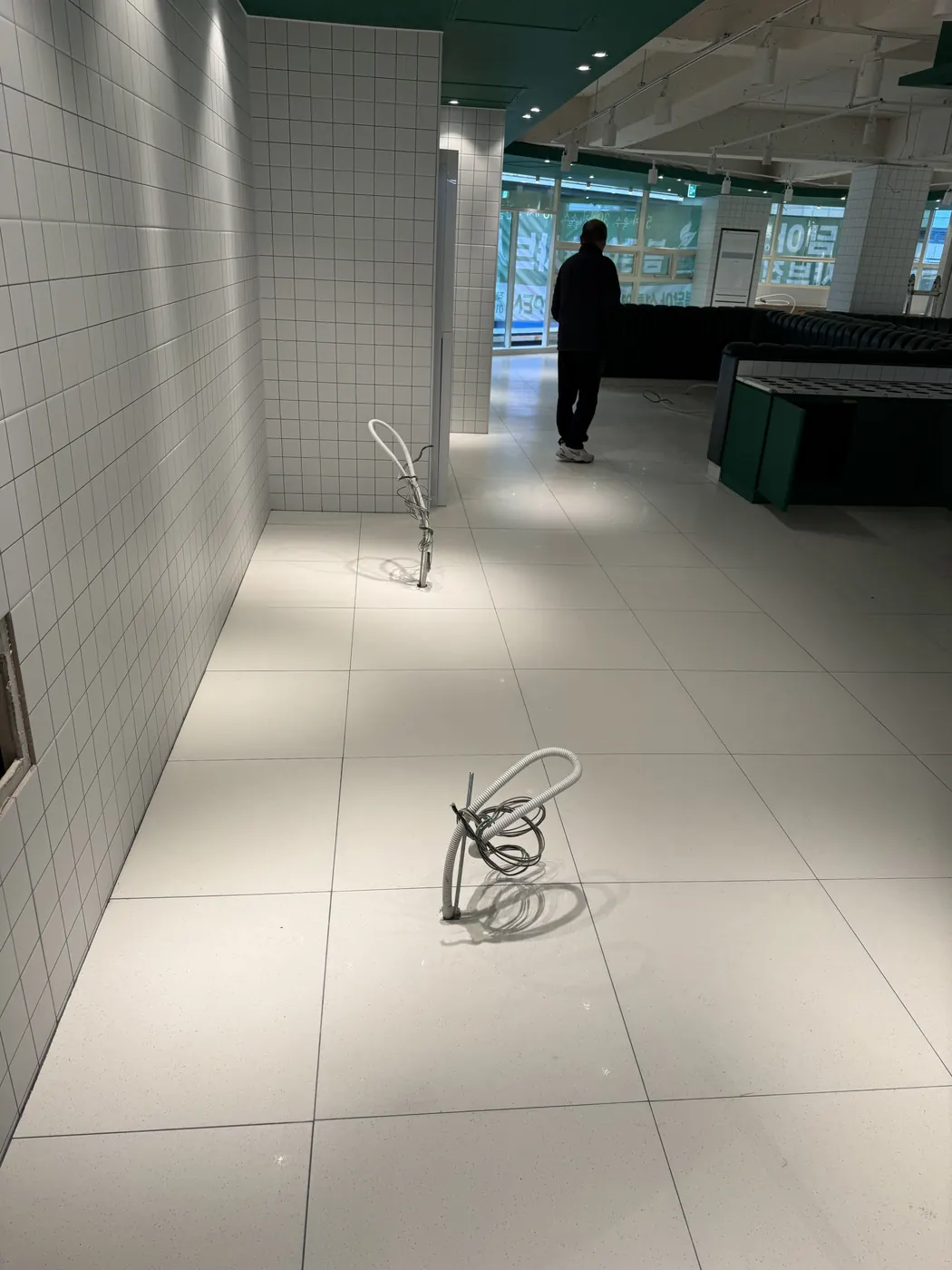 연수구 식당청소 시공 현장 — 바닥 마감 상태