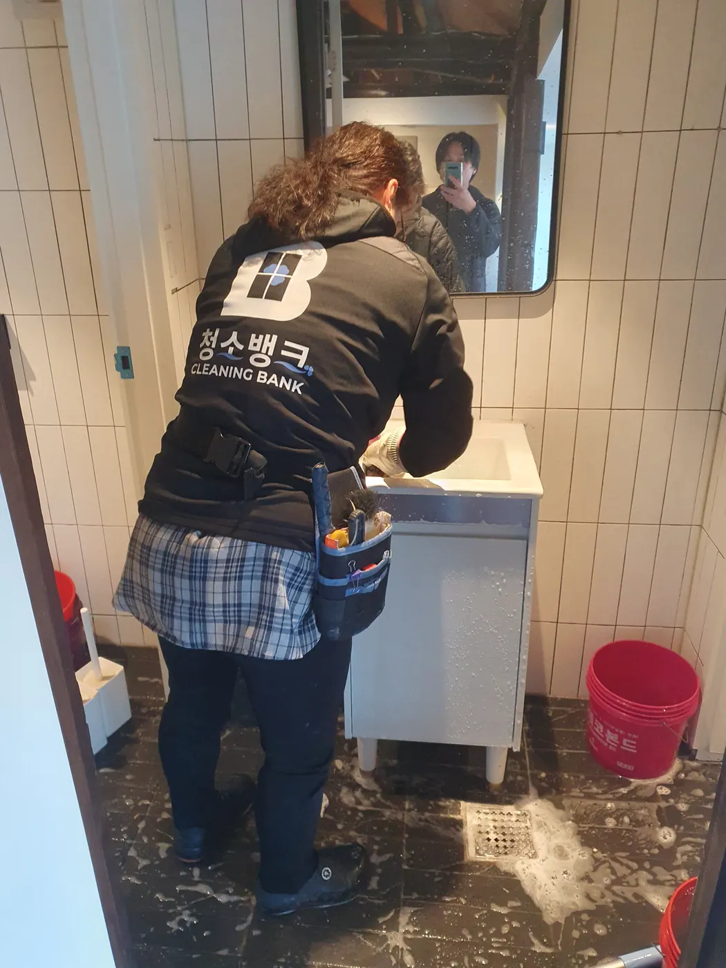 세정 진행 — 교동면 식당청소 현장