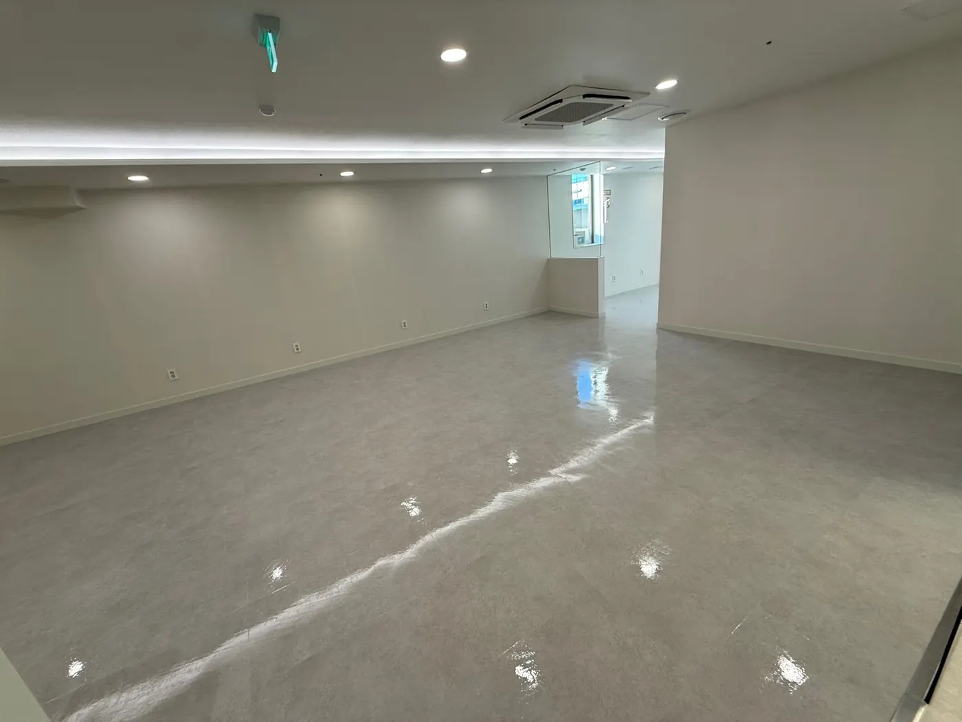 바닥 마감 상태 — 미추홀구 상가청소 현장