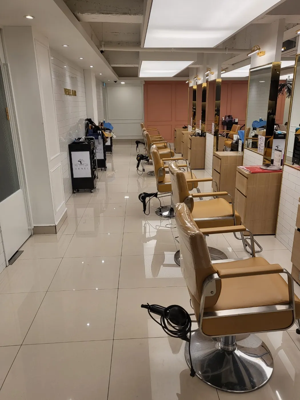 서해구 미용실청소 시공 현장 — 시술석 정리