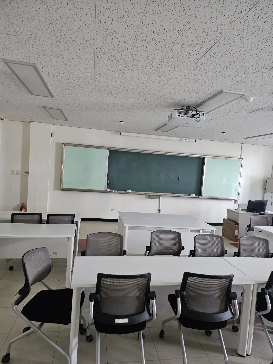 부개동 학교청소 시공 현장 — 교실 마감