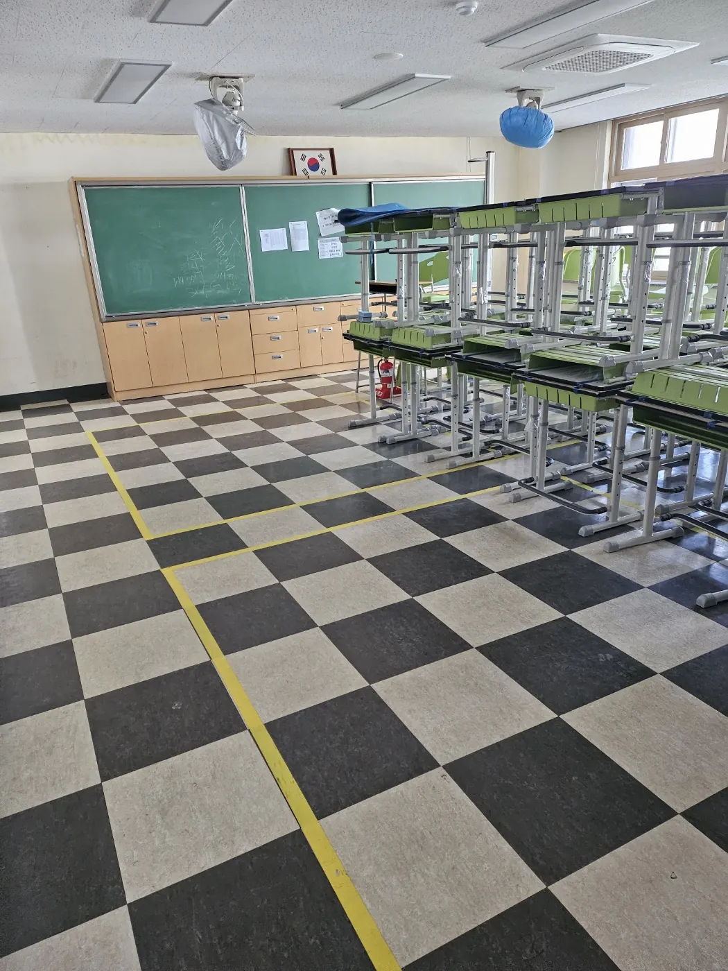 원창동 학교청소 시공 현장 — 교실 정리