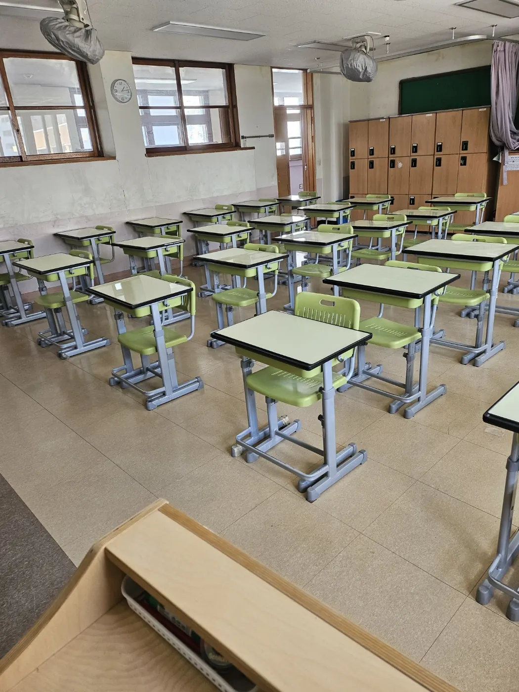 백령면 학교청소 시공 현장 — 교실 정리