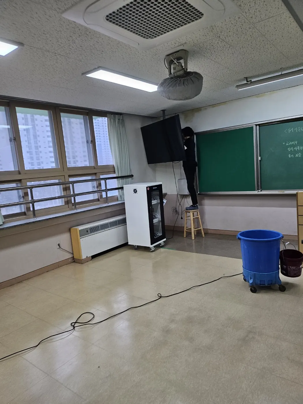 숭의동 학교청소 시공 현장 — 교실 마감