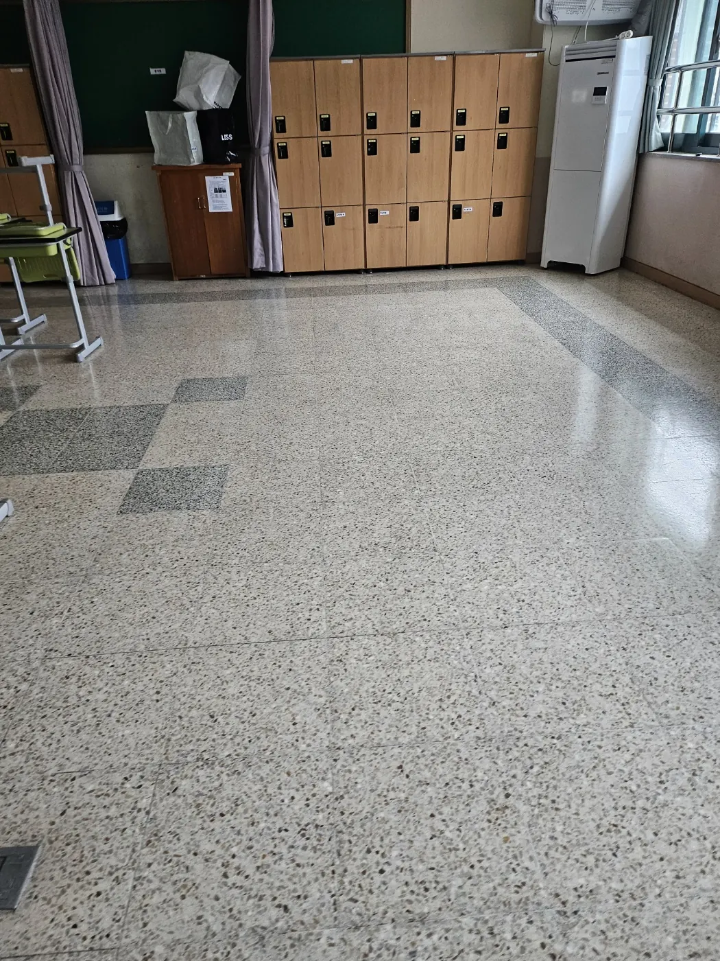 인천광역시 학교청소 시공 현장 — 통로 정리
