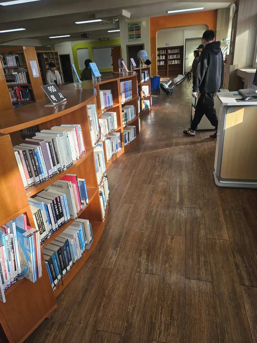 도서관 정리 — 서해구 학교청소 현장