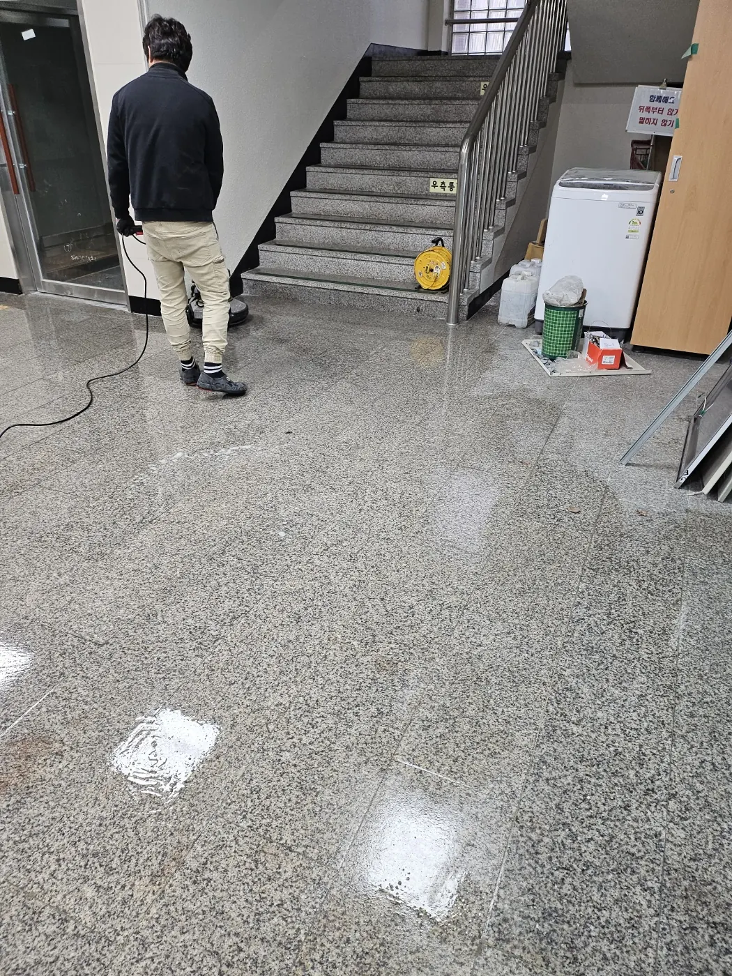 바닥 기계 세정 — 오류동 학교청소 현장