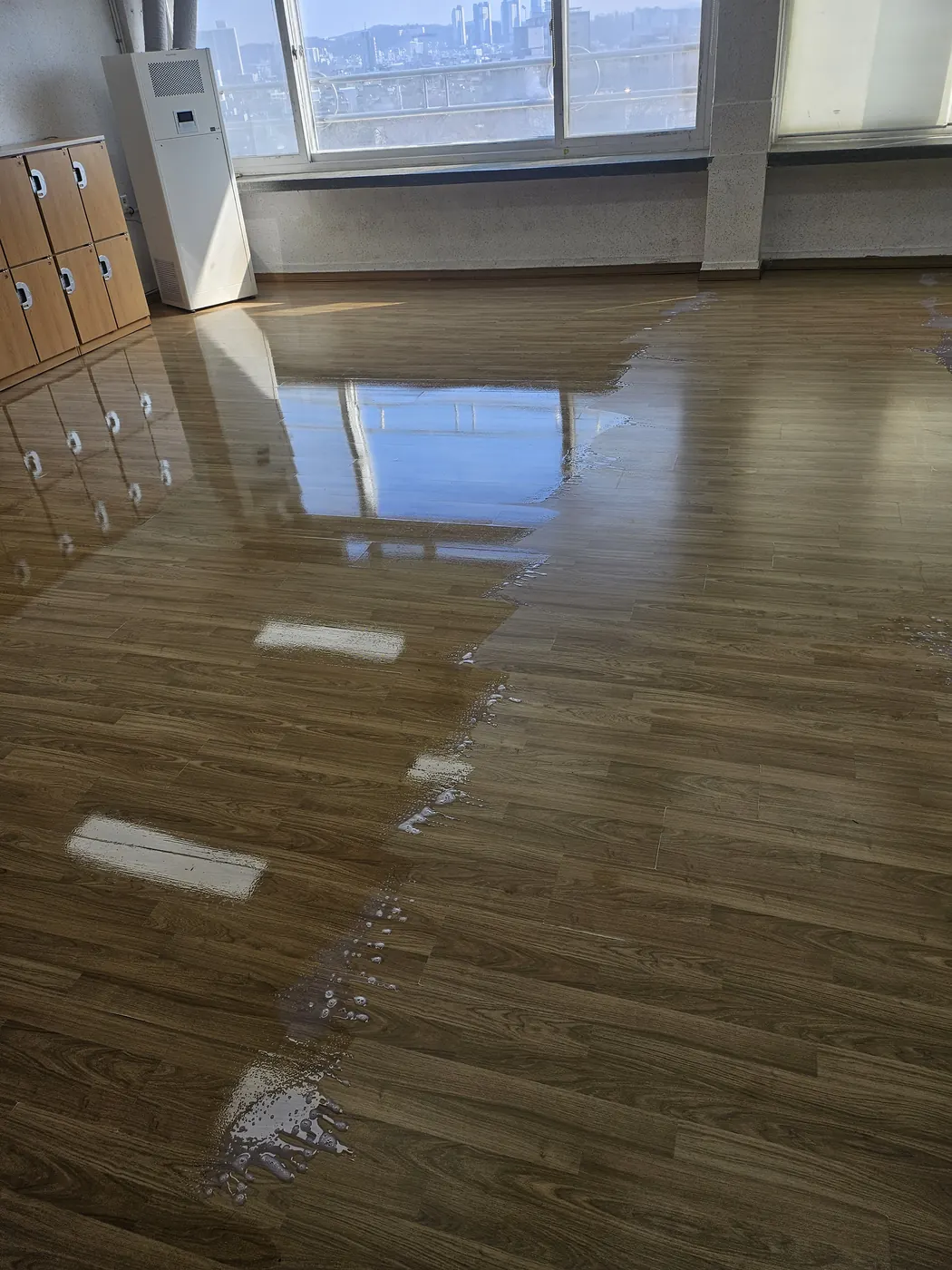 바닥 기계 세정 — 상야동 학교청소 현장