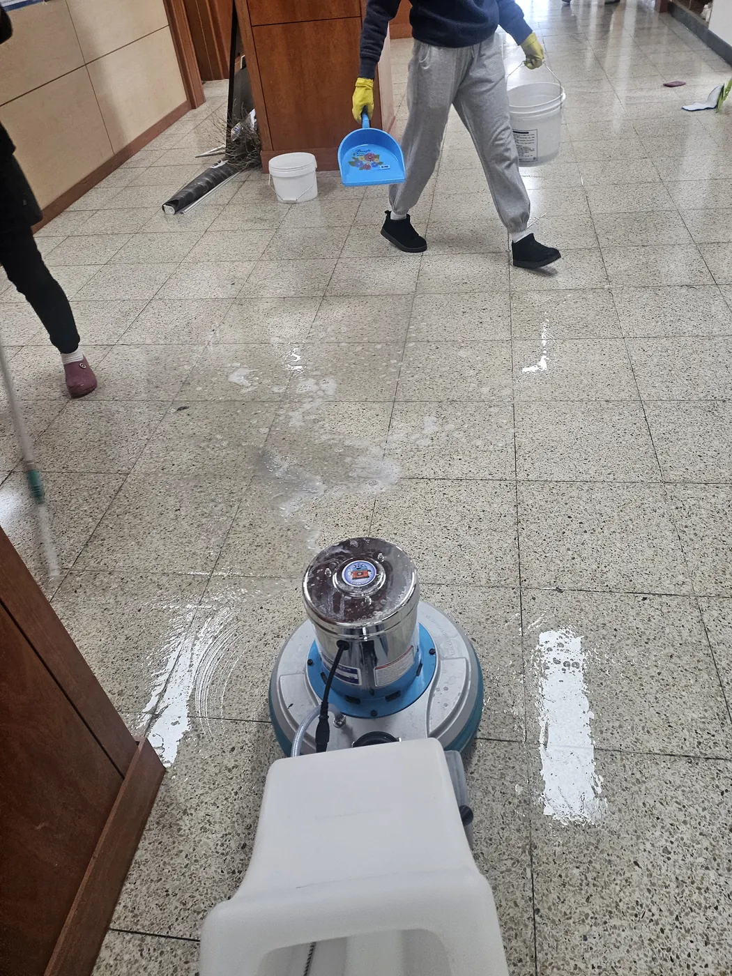 왁스 재코팅 — 가정동 학교청소 현장