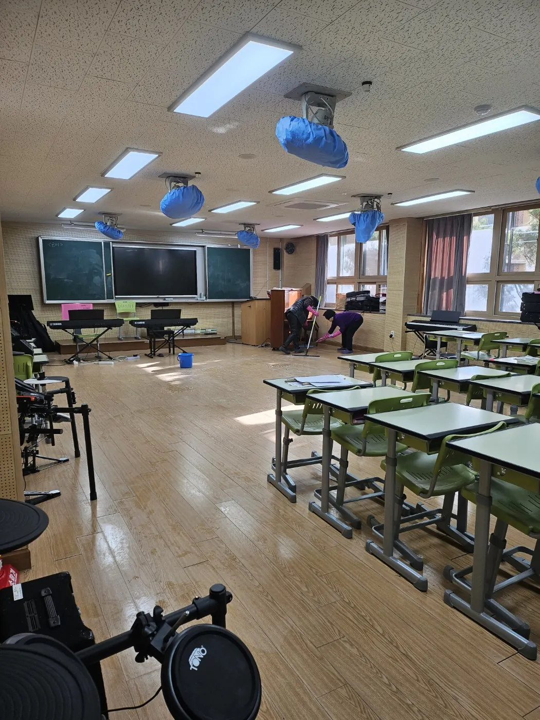 세정 진행 — 양사면 학교청소 현장
