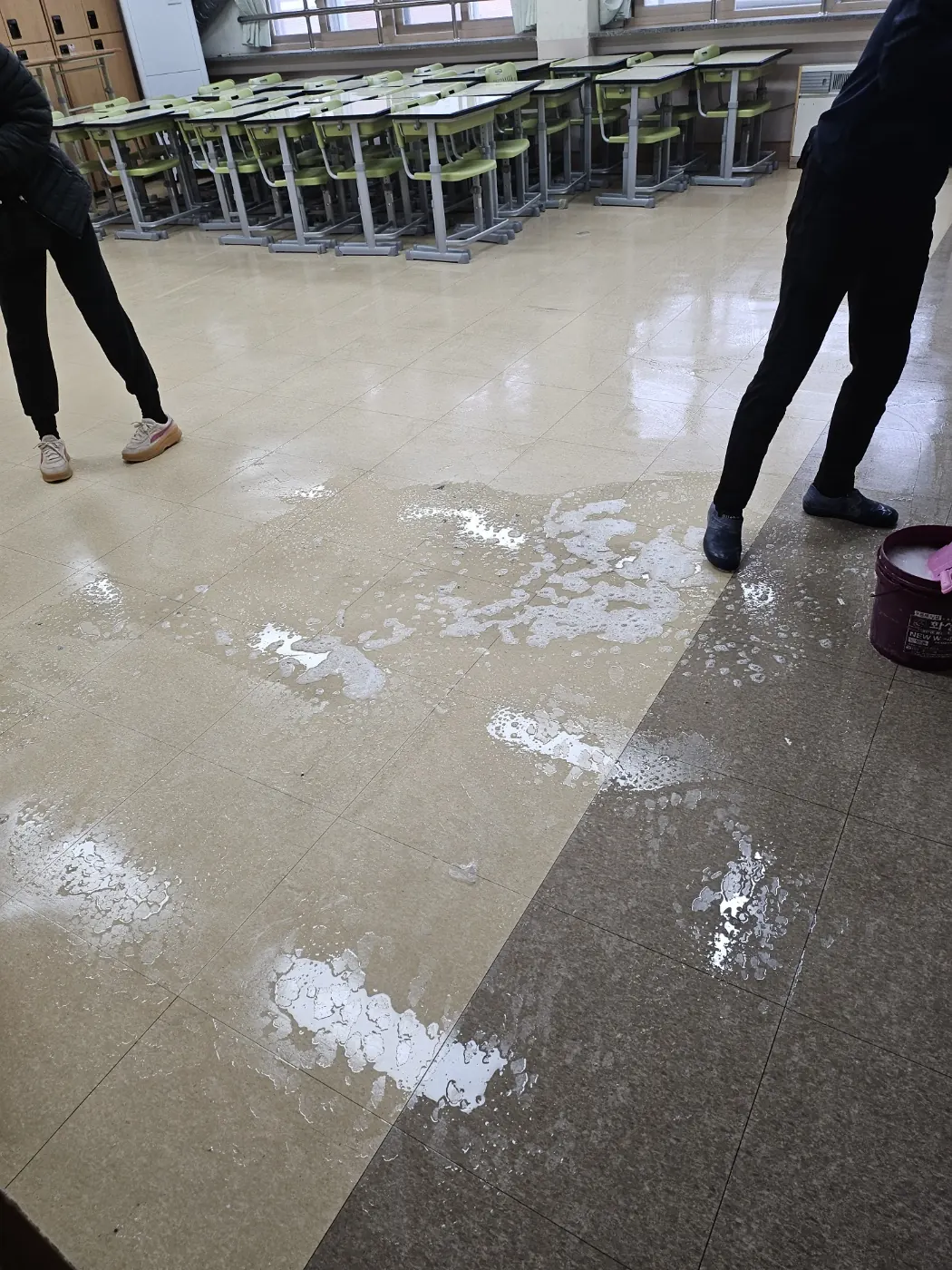 바닥 물걸레 마감 — 서해구 학교청소 현장