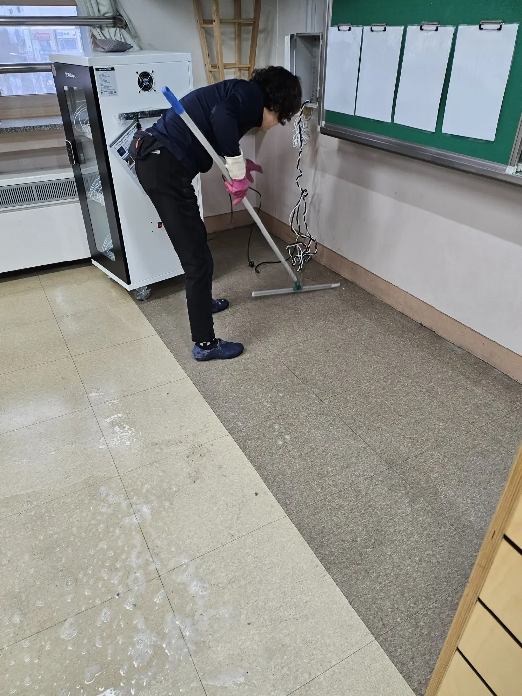 바닥 물걸레 마감 — 제물포구 학교청소 현장