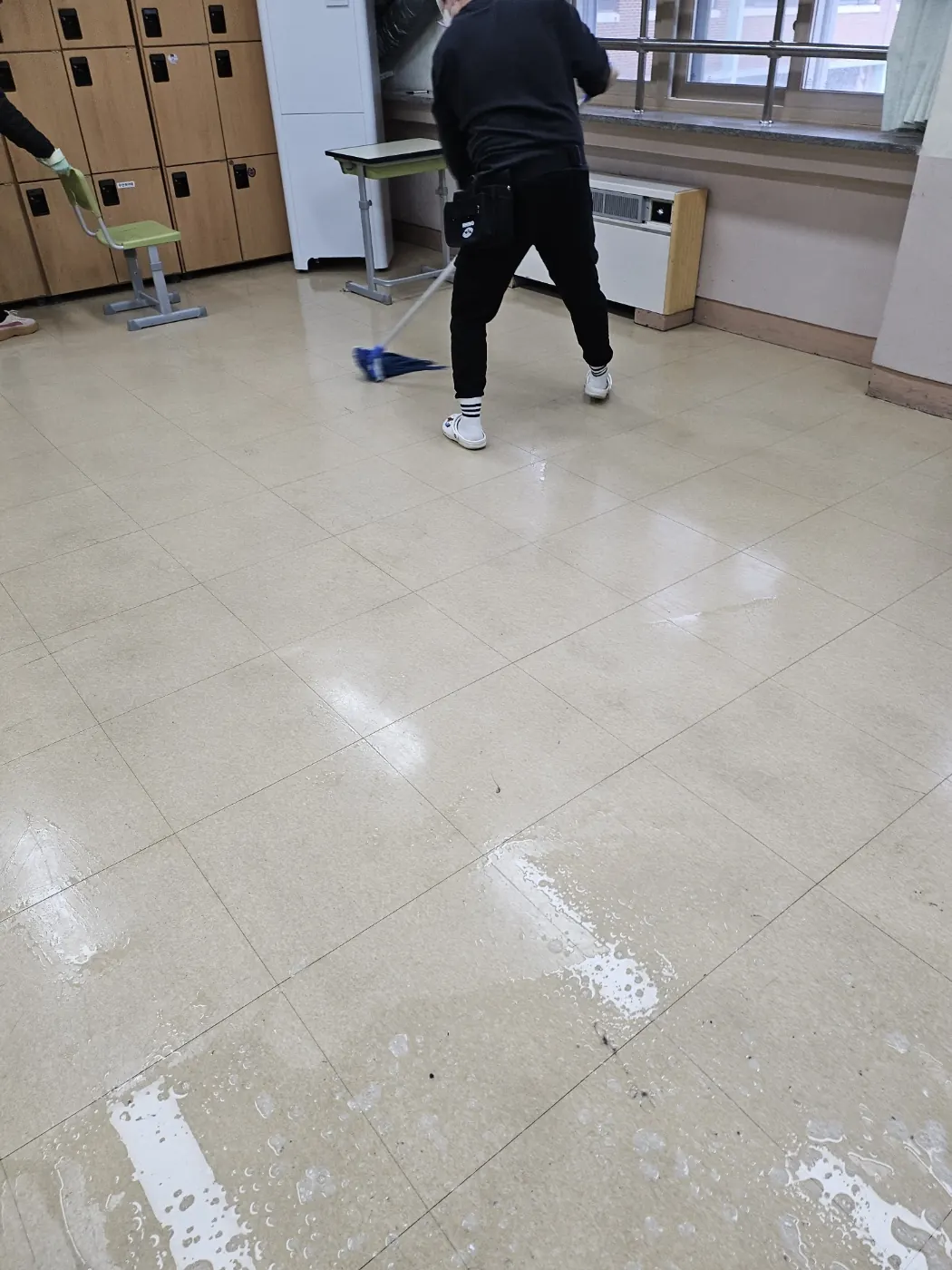 세정 진행 — 강화군 학교청소 현장
