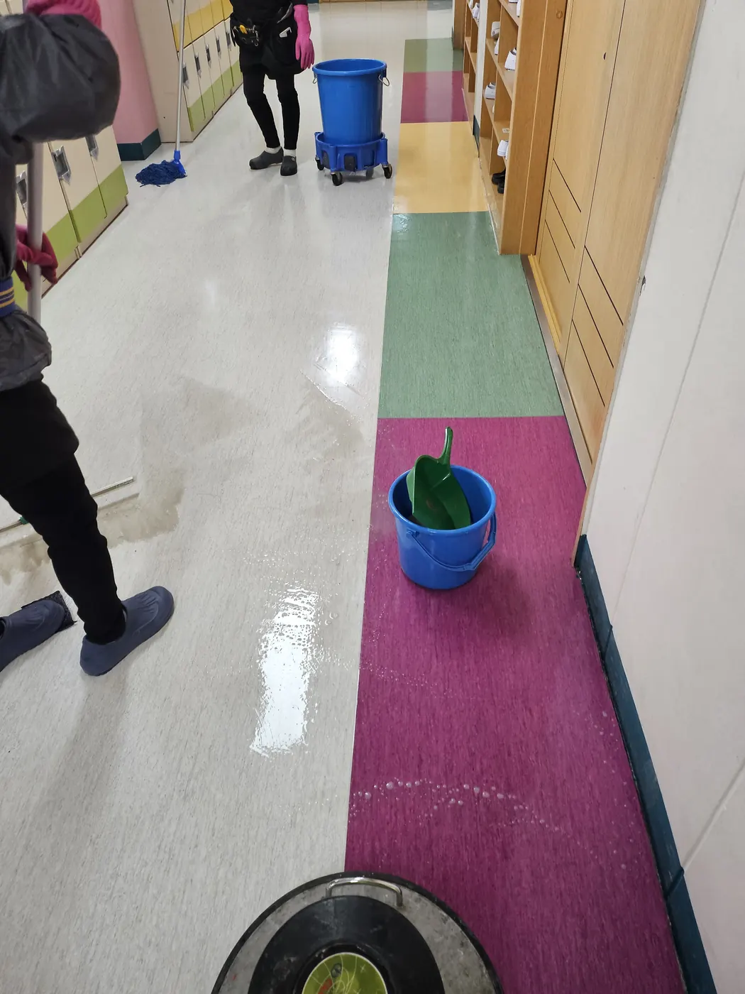 바닥 물걸레 마감 — 석남동 학교청소 현장